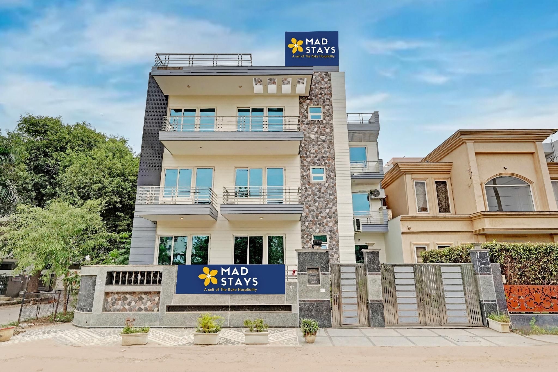 Madstays Hotels - Medicity (Near Medanta Hospital)0