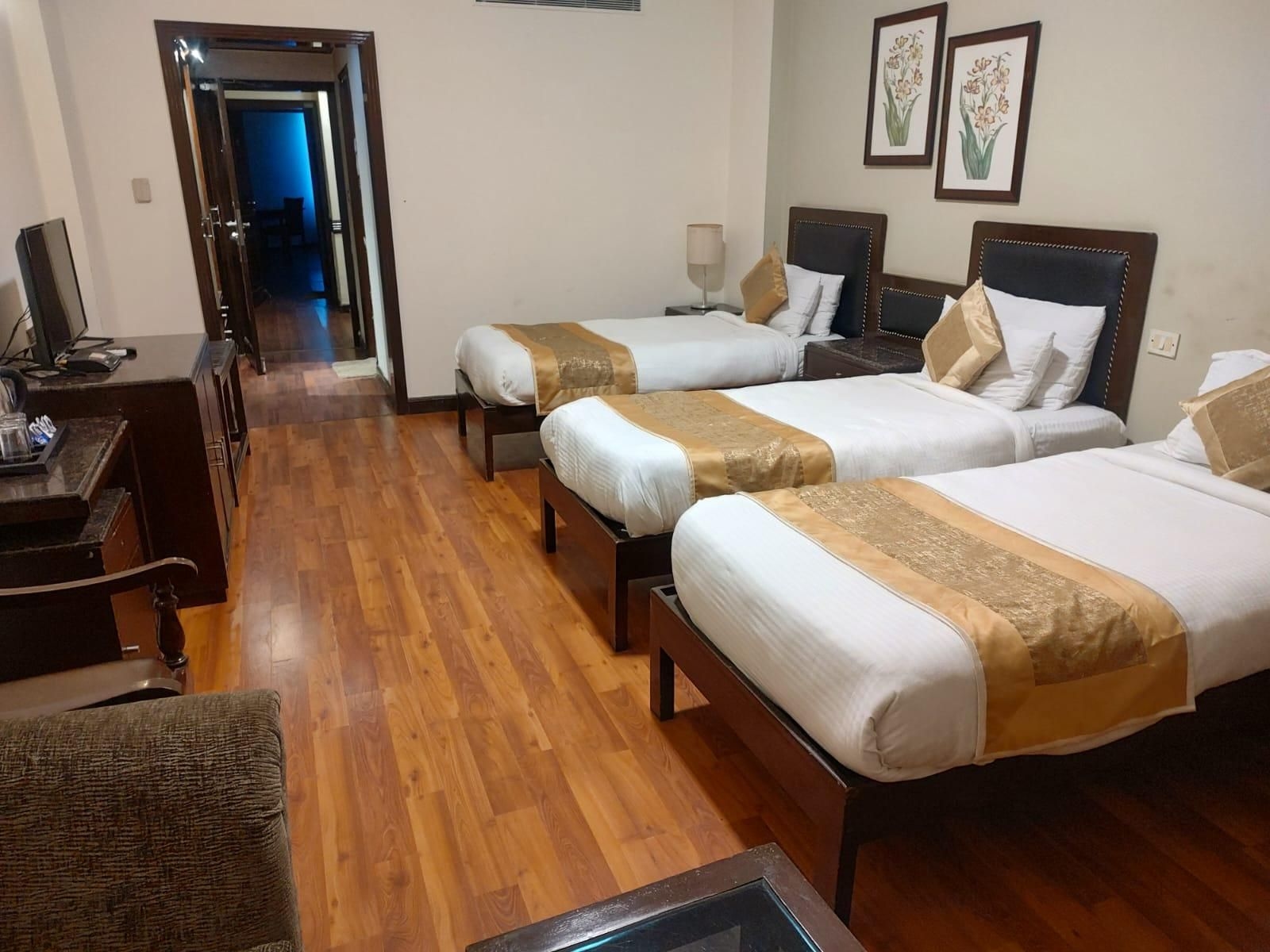 Luxera Hotel - Adjacent to Arjangarh Metro Station4