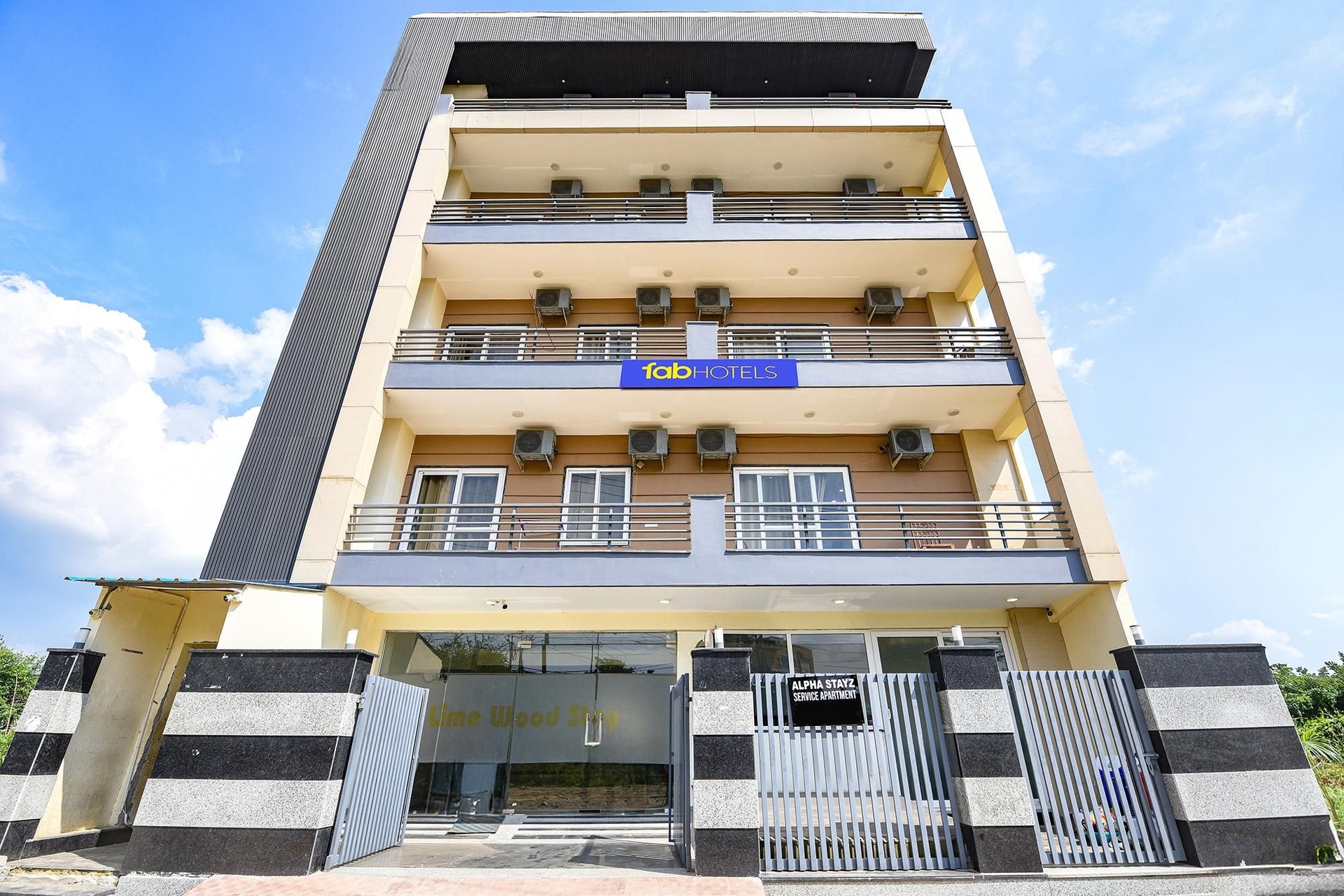 FabHotel Alpha Stayz0