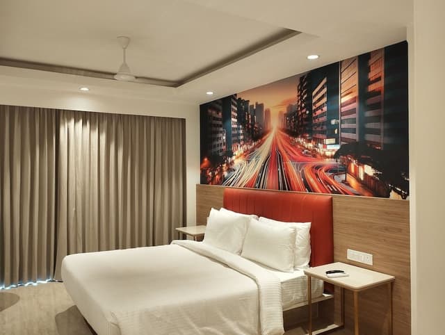 Executive Room, 1 King Bed, City View