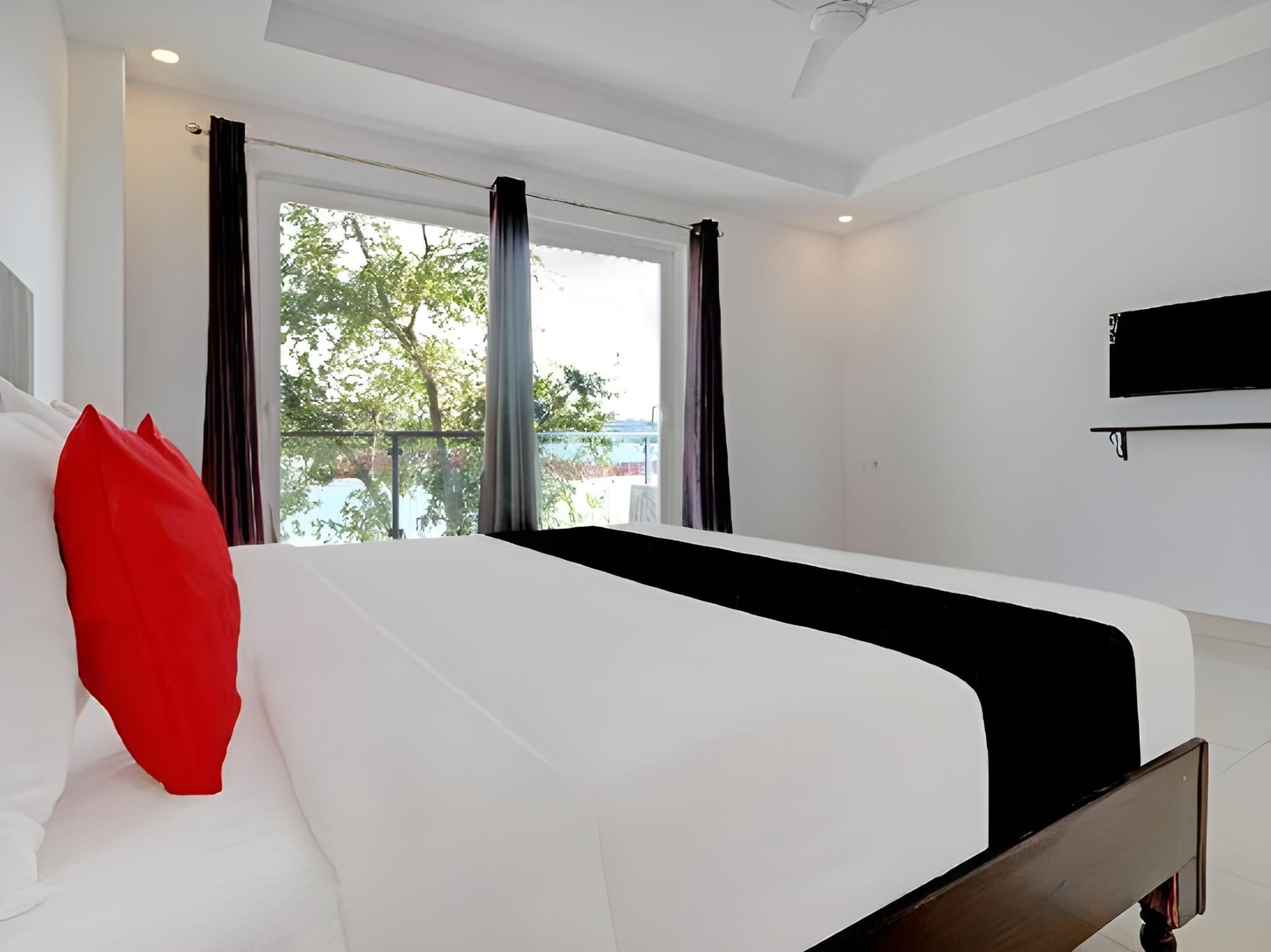 Townhouse Tipsyy Near Bestech Central Square Mall2