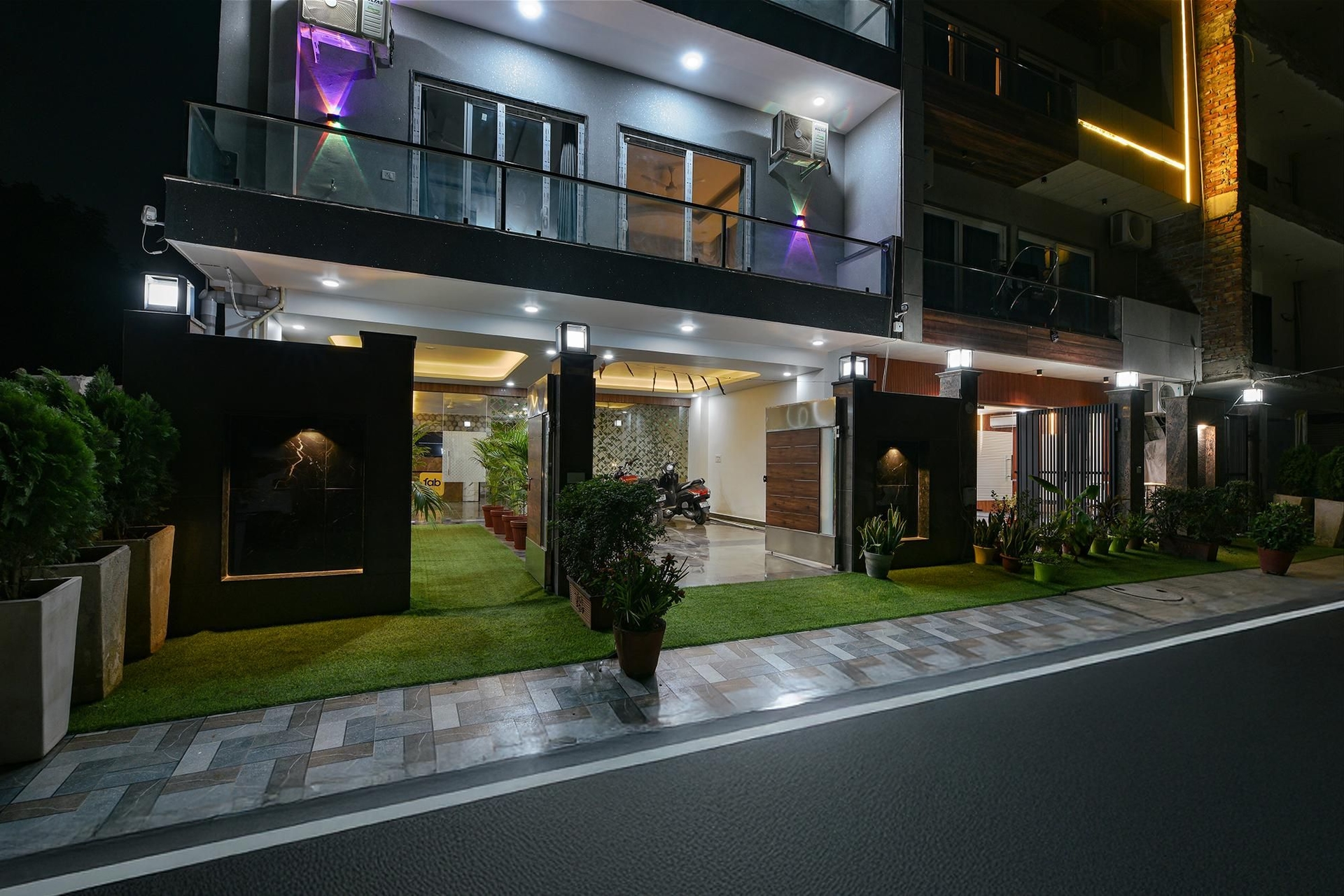 FabHotel Comfort N Stay - Huda City Centre Metro1
