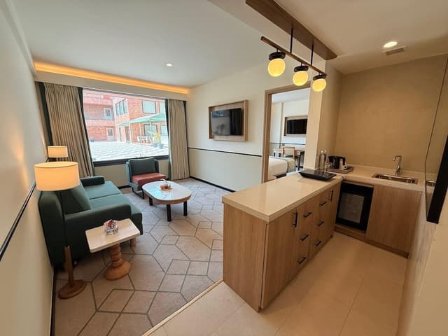Suite, 1 Bedroom, Pool View