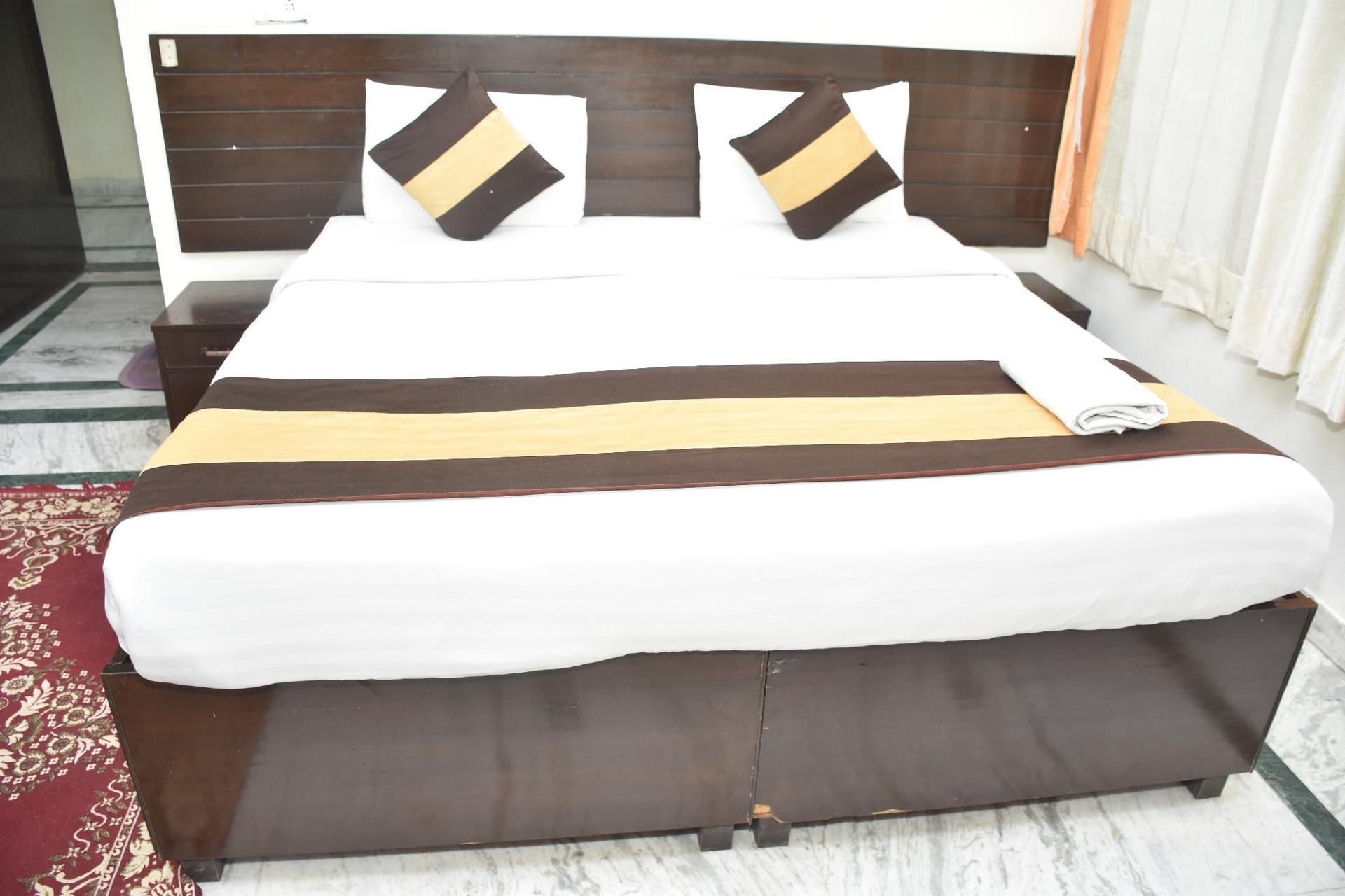 ทิปซี่ อินน์ สวีทส์ 006 (Tipsyy Inn Suites 006)0