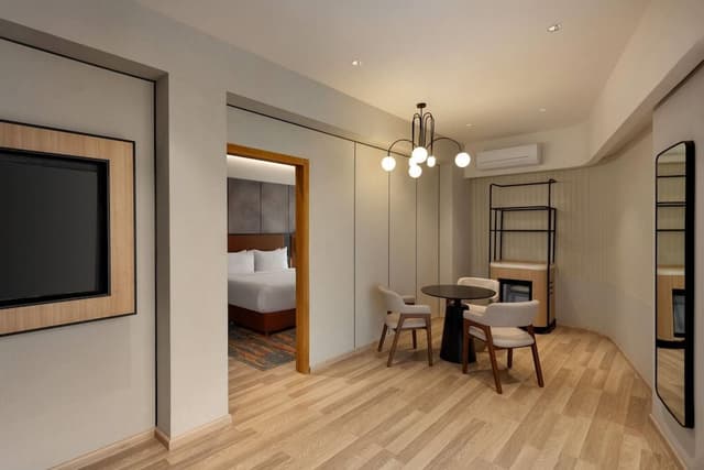 Suite, 1 King Bed