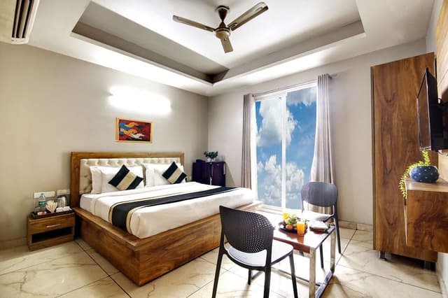 Deluxe Room, Balcony, City View