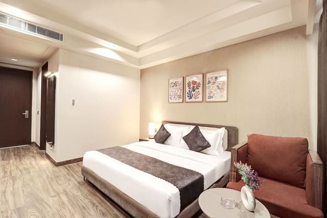 Deluxe Suite with Balcony