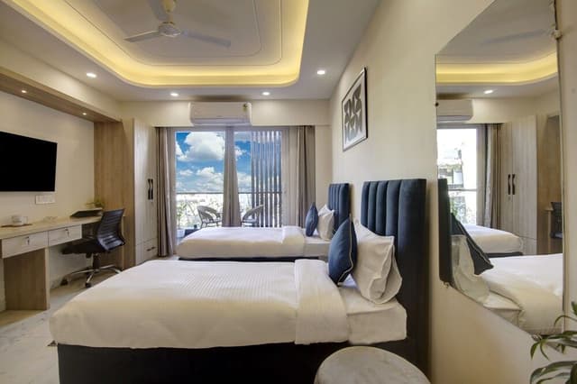 Twin Room, Balcony, City View