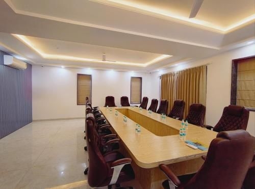 เดอะ ฮอฟเท่น อีลิท 32 อเวนิว เซคเตอร์ 15 กูรุกราม (The Hoften Elite 32 Avenue, Sector 15, Gurugram)1