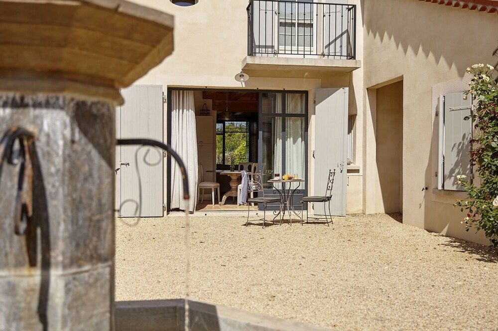 Chateau Les Carrasses1