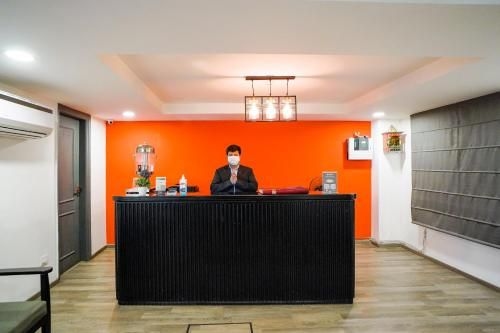 Saltstayz Express - Golf Course Road & DLF Phase-10