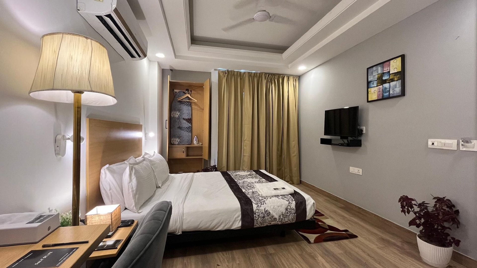 Saltstayz Express - Golf Course Road & DLF Phase-14