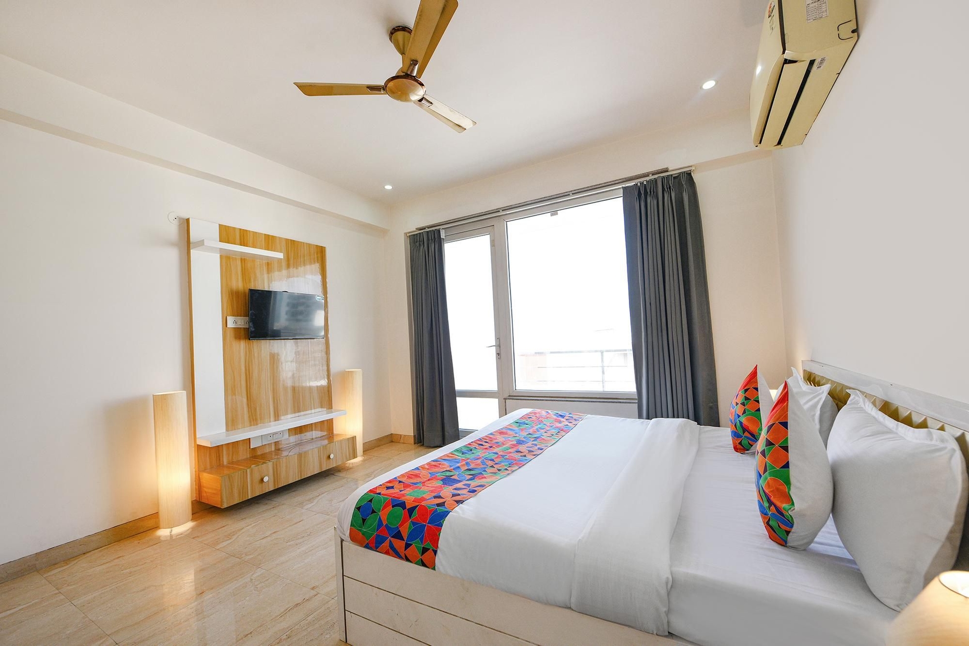 แฟบโฮเทล เออาร์ สวีทส์ (FabHotel AR Suites)3