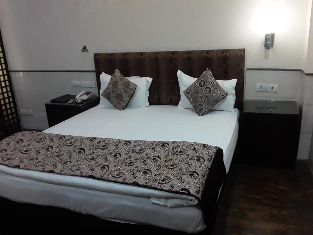 Adhaar Hotel.3