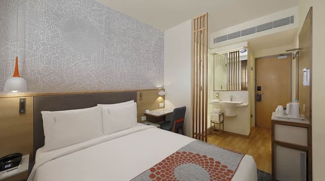 Standard Room, 1 Queen Bed