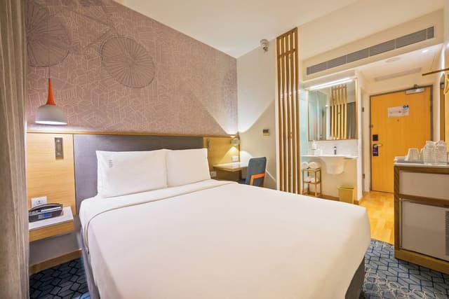 Standard Room, 1 Queen Bed