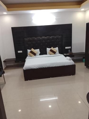 Tipsyy Inn 0143