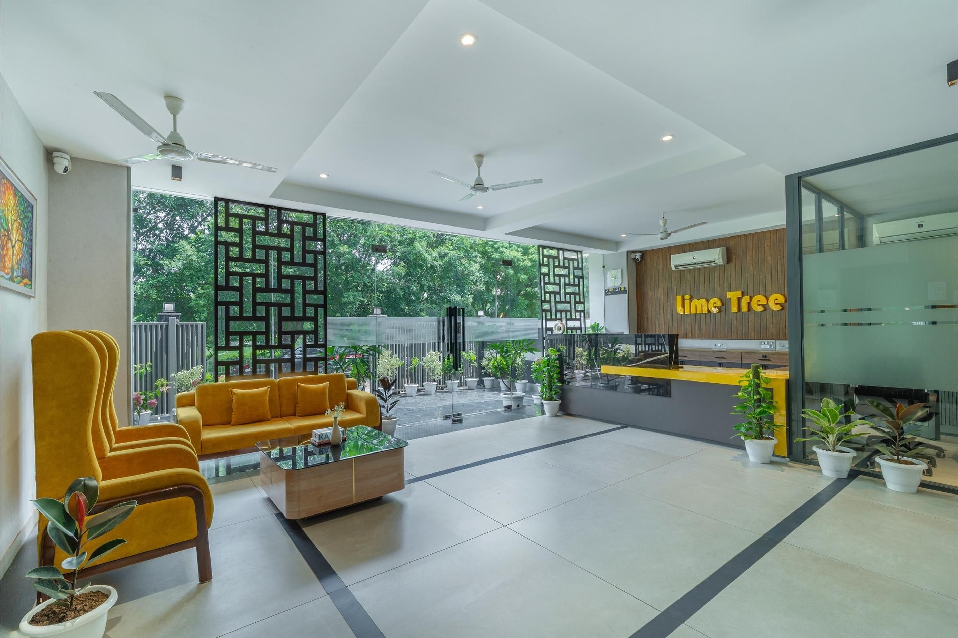 Lime Tree Hotel & Stays Greater Noida Nearby India Expo Centre & Mart0