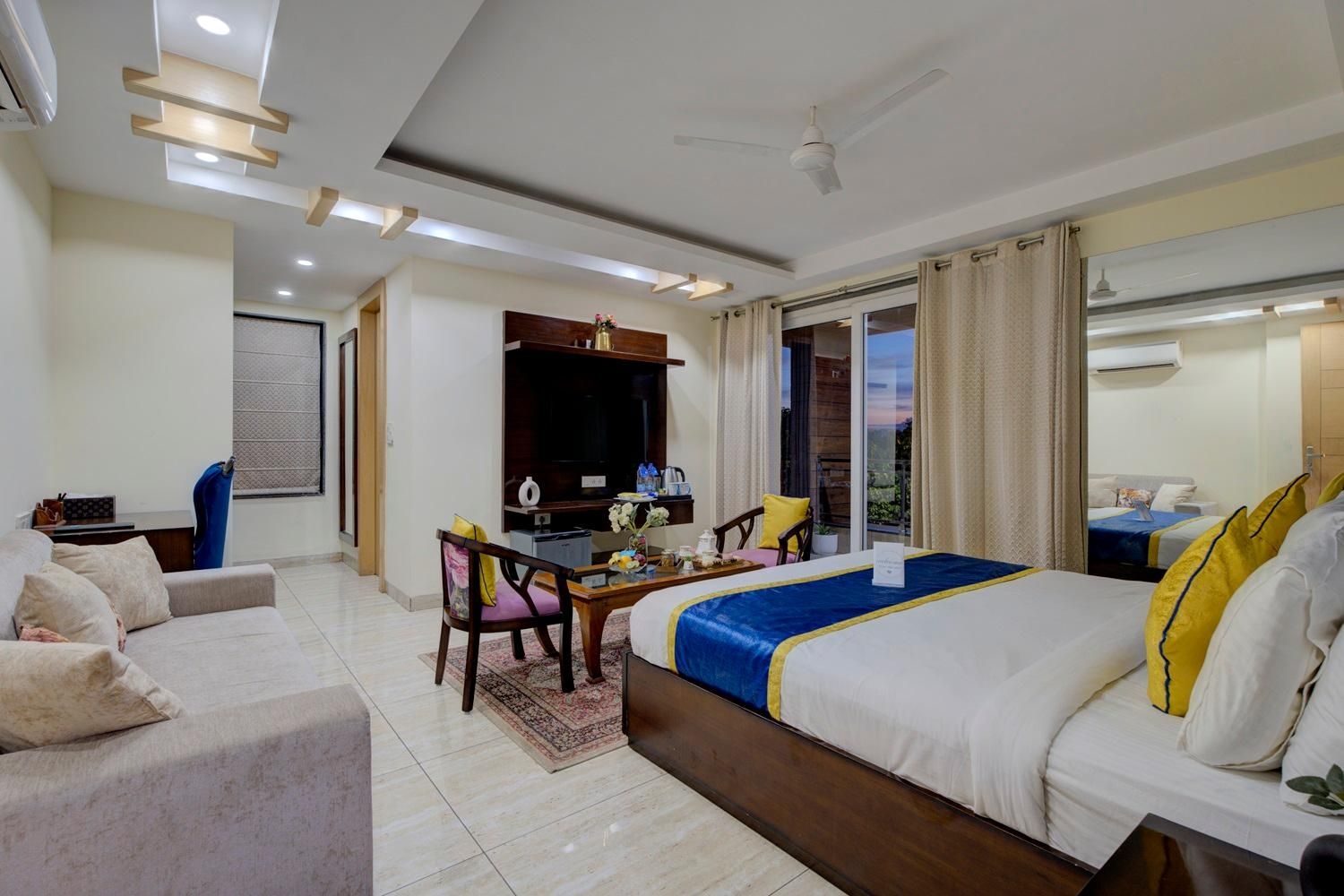 บลู เน็ค ใกล้โรงพยาบาลเมดันตา (Blue neck Near Medanta Hospital)4