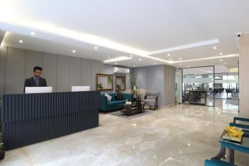 อาฮูจา เรสซิเดนซี เมย์ฟิลด์ การ์เด้น (Ahuja Residency Mayfield Garden)1