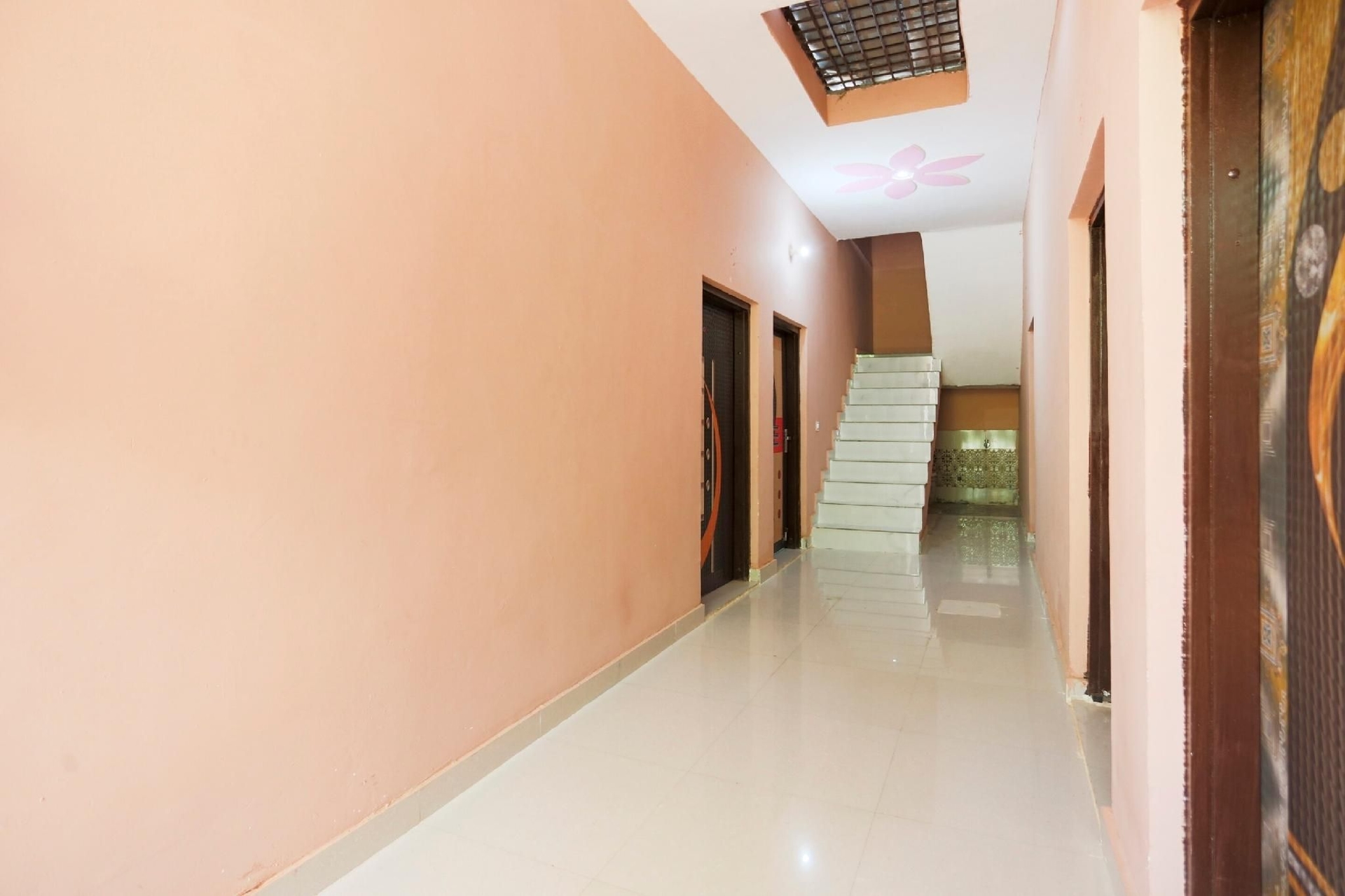 Hotel O Pari0