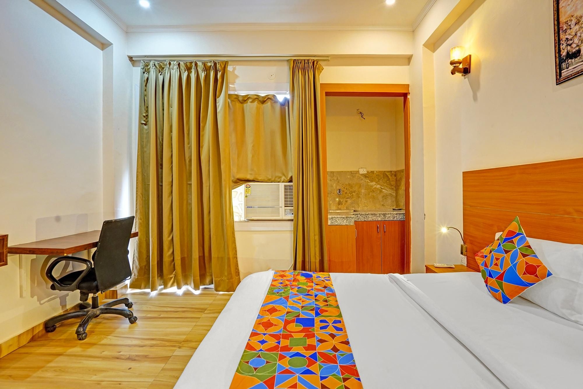 FabHotel The Viraaj - Gaur city mall3
