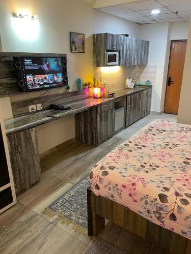 อพาร์ตเมนต์ 1 ห้องนอน 1 ห้องน้ำส่วนตัว ขนาด 435 ตร.ม. – เกรทเตอร์ นอยดา (Studio Stays near Expo Mart)3