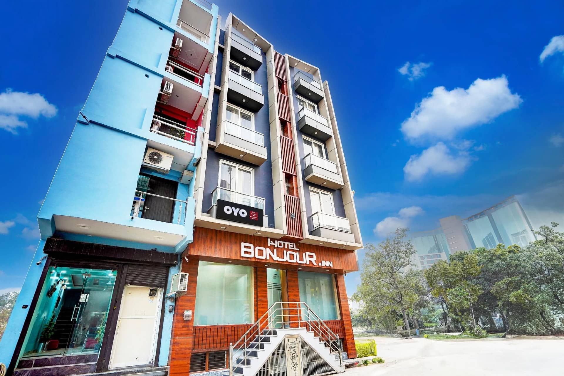 โรงแรมโอ บองชูร์ อินน์ ใกล้คราวน์พลาซ่า โรงแรมโอ บองชูร์ อินน์ ใกล้คราวน์พลาซ่า