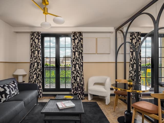 Junior Suite with Balcony Paris View