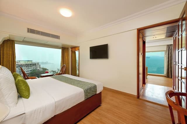 Suite, 1 King Bed, Sea View