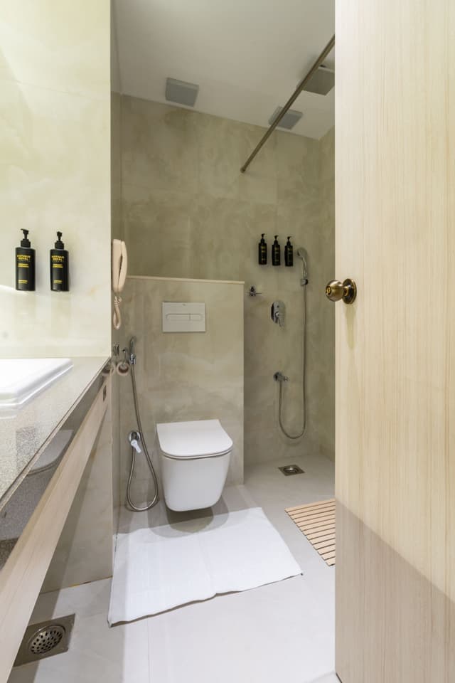 Premium Room with Airport Transfers - SGL