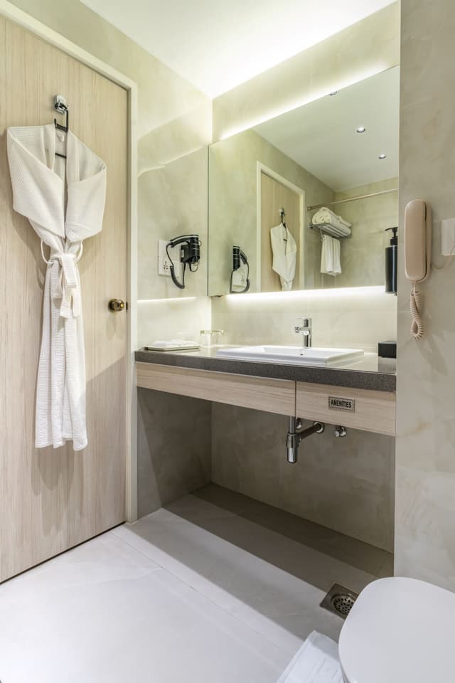 Premium Room with Airport Transfers - SGL