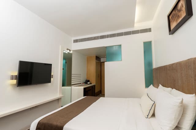 Premium Room with Airport Transfers - SGL