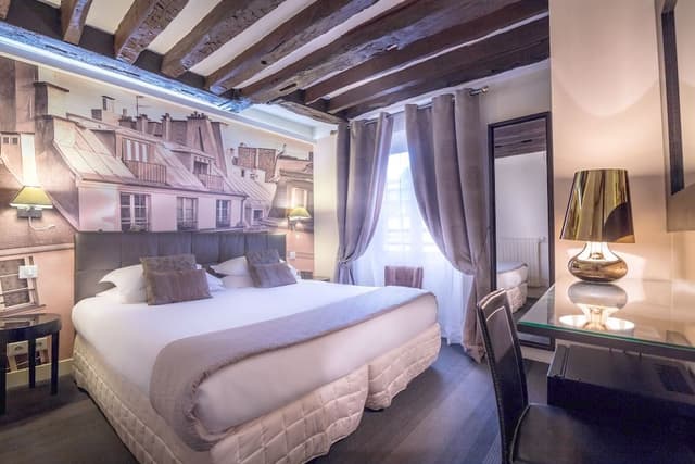 Double Room, Bathtub
