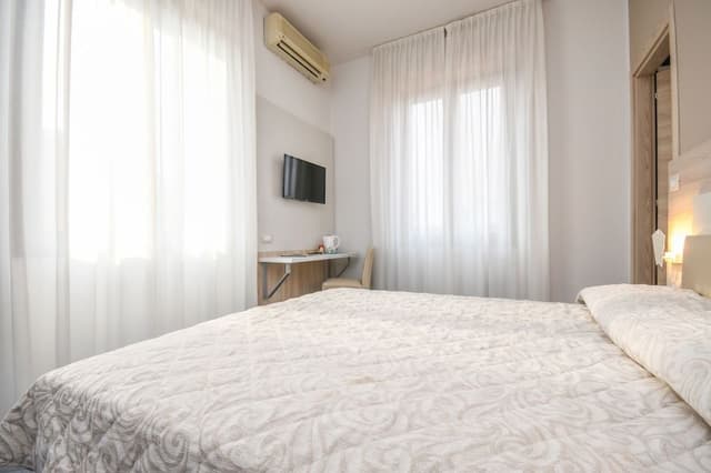 Double Room, 1 Queen Bed