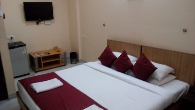 Deluxe Studio, 2 Twin Beds, City View