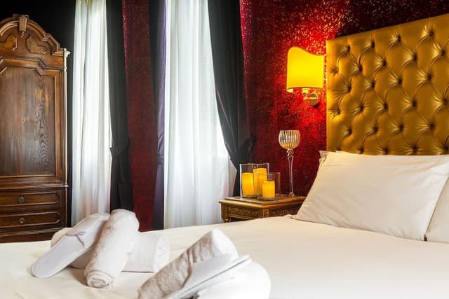 Superior Room, Canal View