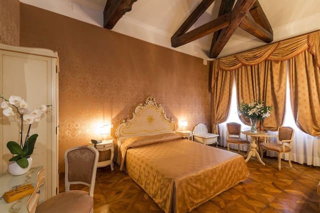 Junior Suite, Canal View