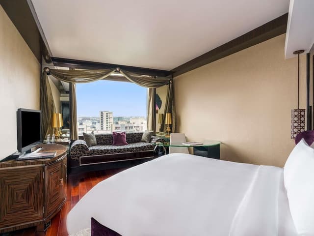 Room, 1 King Bed, Club Lounge Access