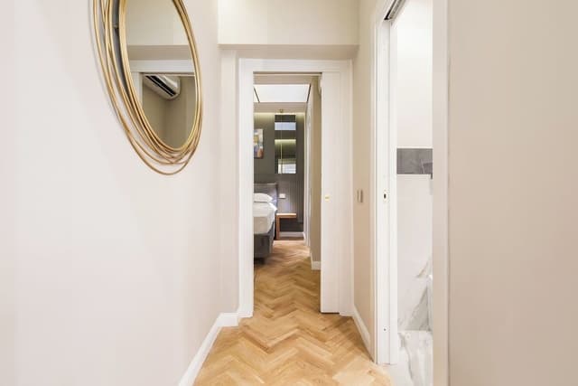 Spanish Steps Modern Gem 1BR (Via della Vite 23)