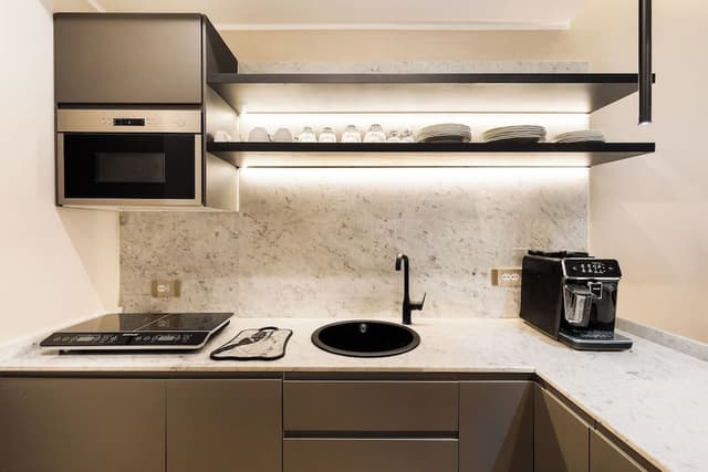Spanish Steps Modern Gem 1BR (Via della Vite 23)