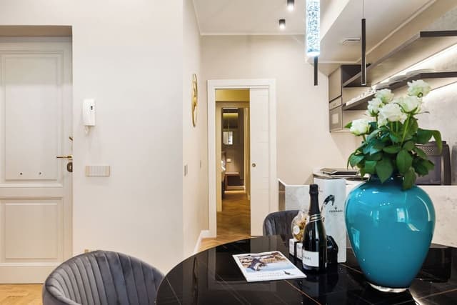 Spanish Steps Modern Gem 1BR (Via della Vite 23)