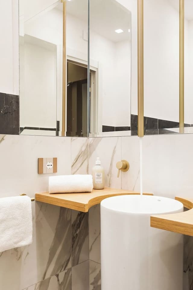 Spanish Steps Modern Gem 1BR (Via della Vite 23)