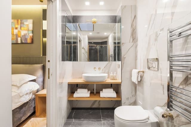 Spanish Steps Modern Gem 1BR (Via della Vite 23)
