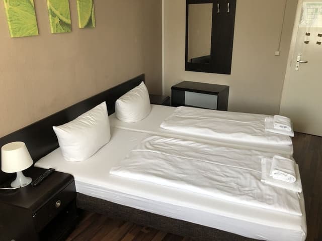 Economy Double or Twin Room, Shared Bathroom