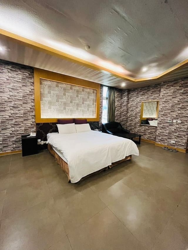 Classic Double Room, 1 King Bed, Jetted Tub