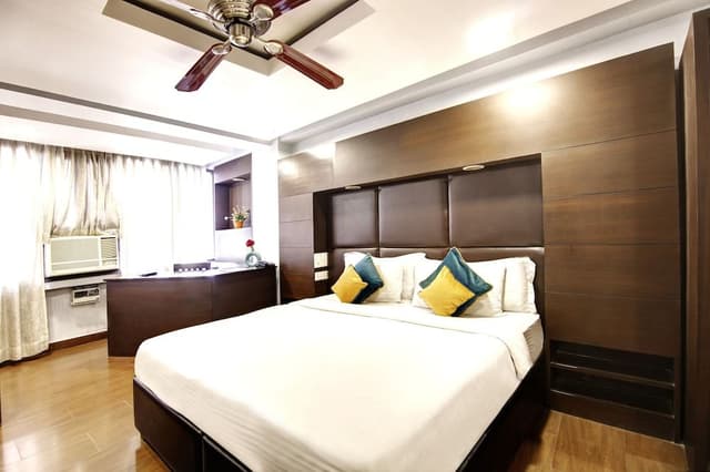 Club Room, 1 King Bed