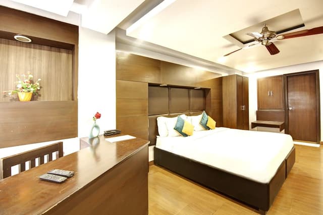 Club Room, 1 King Bed