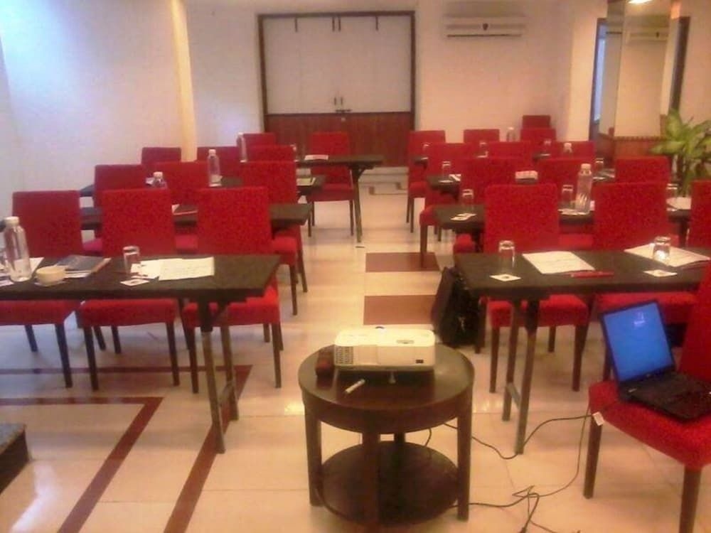 Clarks Inn Kailash Colony3