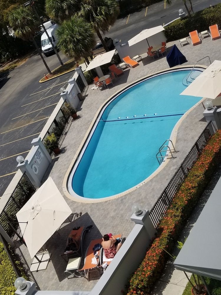 Holiday Inn Express & Suites Miami-Hialeah2